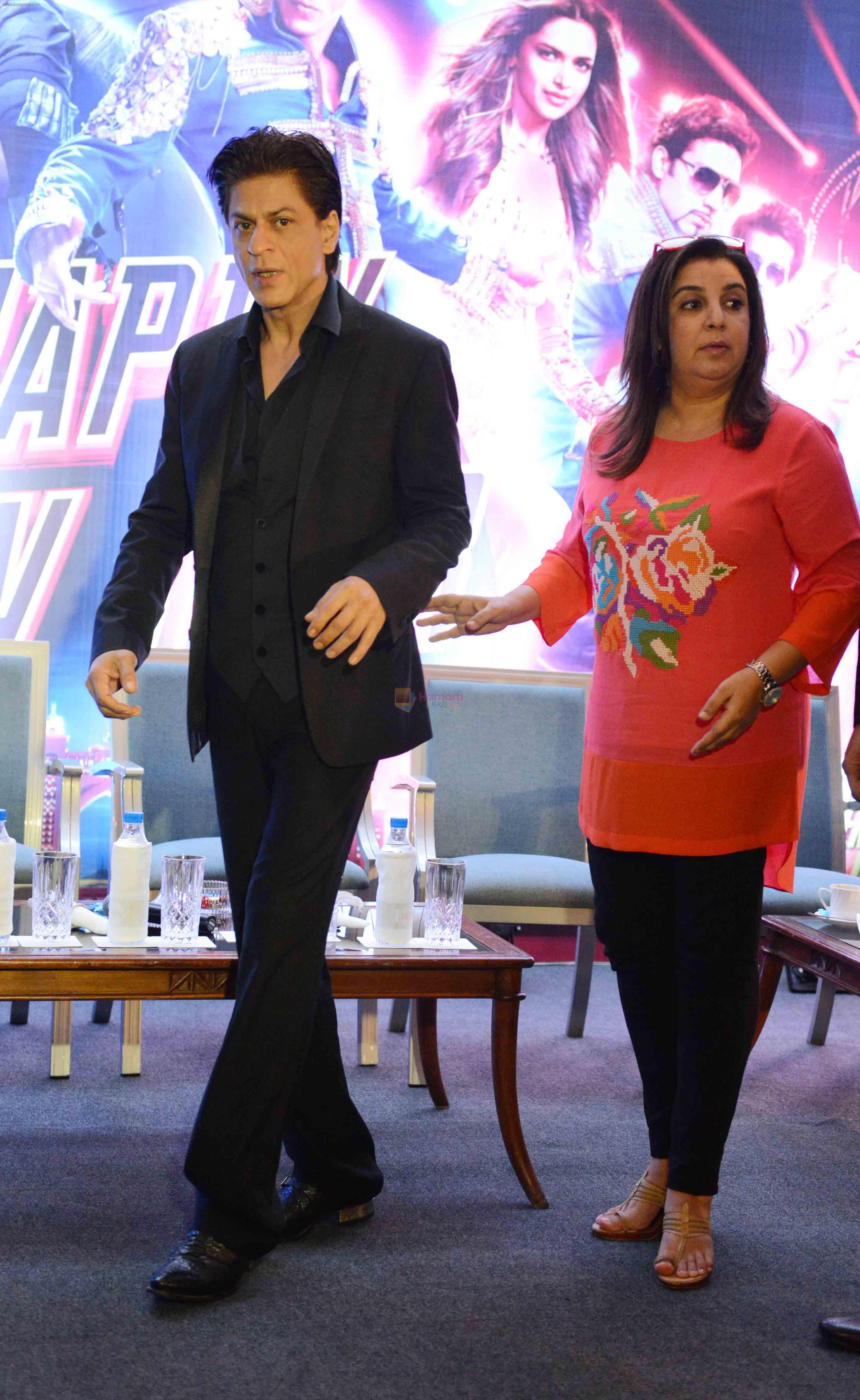 Shahrukh Khan with happy new year team in delhi on 20th Oct 2014