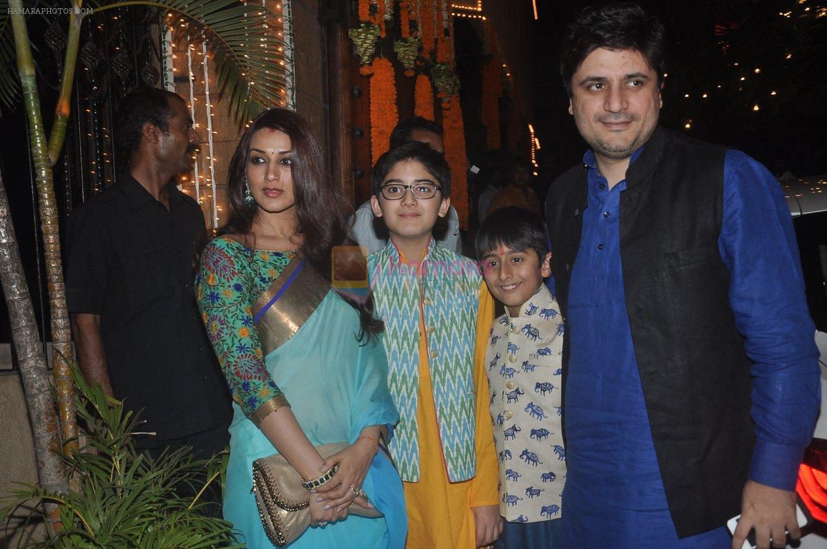 Sonali Bendre, Goldie Behl at Amitabh Bachchan and family celebrate Diwali in style on 23rd Oct 2014