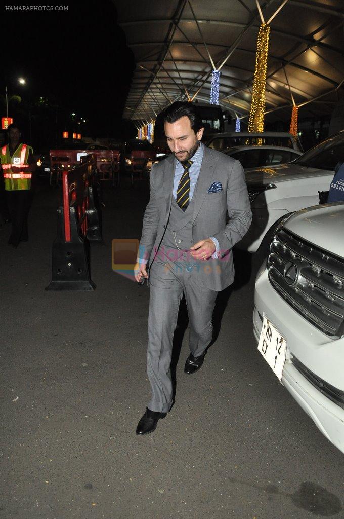 Saif Ali Khan snapped back from Delhi on 26th Oct 2014