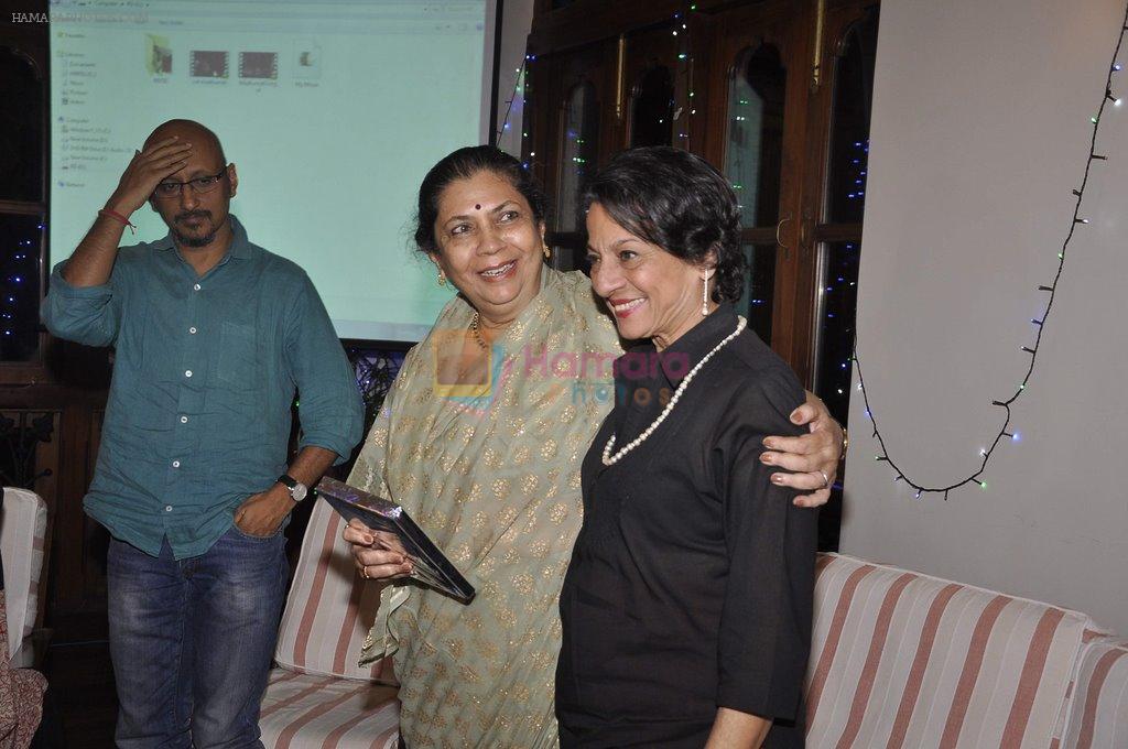 Tanuja at Bimal Roy book launch in kalaghoda, Mumbai on 27th Oct 2014