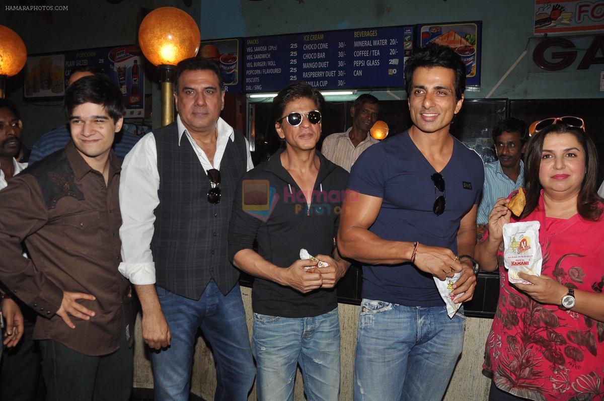 Vivaan Shah, Sonu Sood, Shah Rukh Khan, Farah Khan, Boman Irani  with Team of Happy New Year visits Gaiety Cinema in Mumbai on 28th Oct 2014