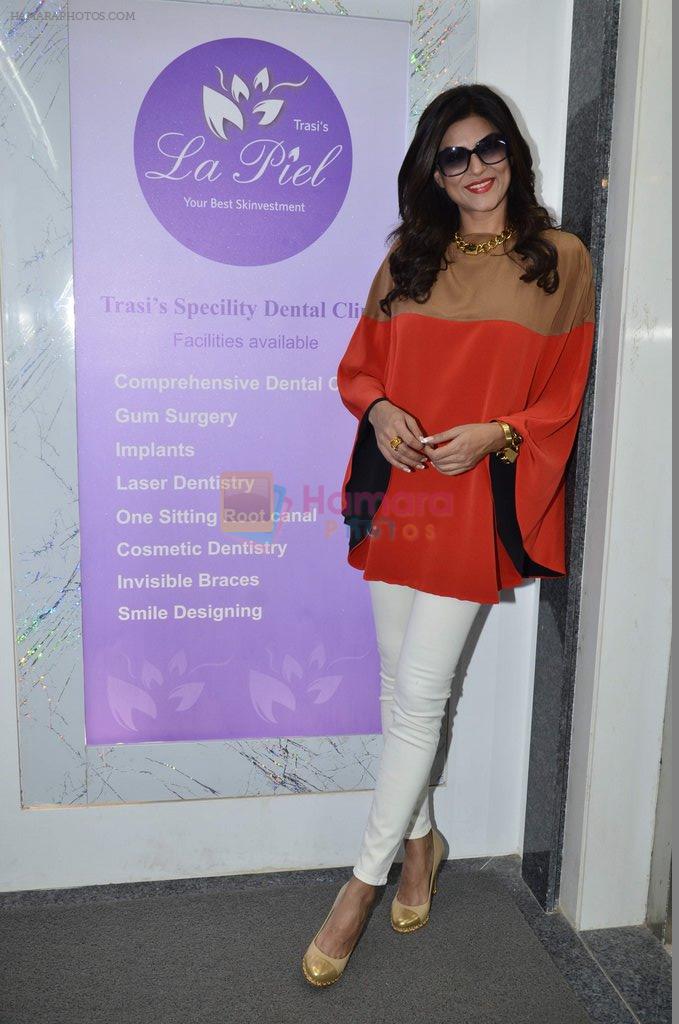 Sushmita Sen at Dr Trasi's clinic launch in Khar, Mumbai on 29th Oct 2014