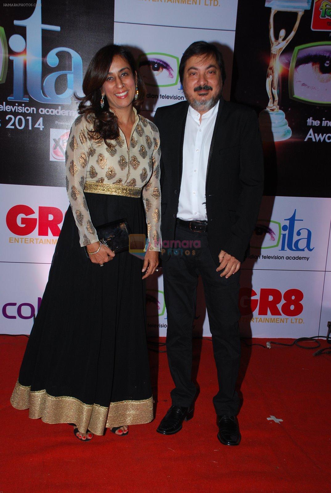 Deeya Singh, Tony Singh at ITA Awards red carpet in Mumbai on 1st Nov 2014