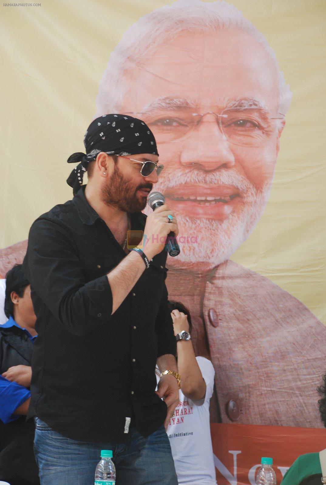 Aditya Pancholi at cleanliness drive by Nahar Group in Powai on 2nd Nov 2014