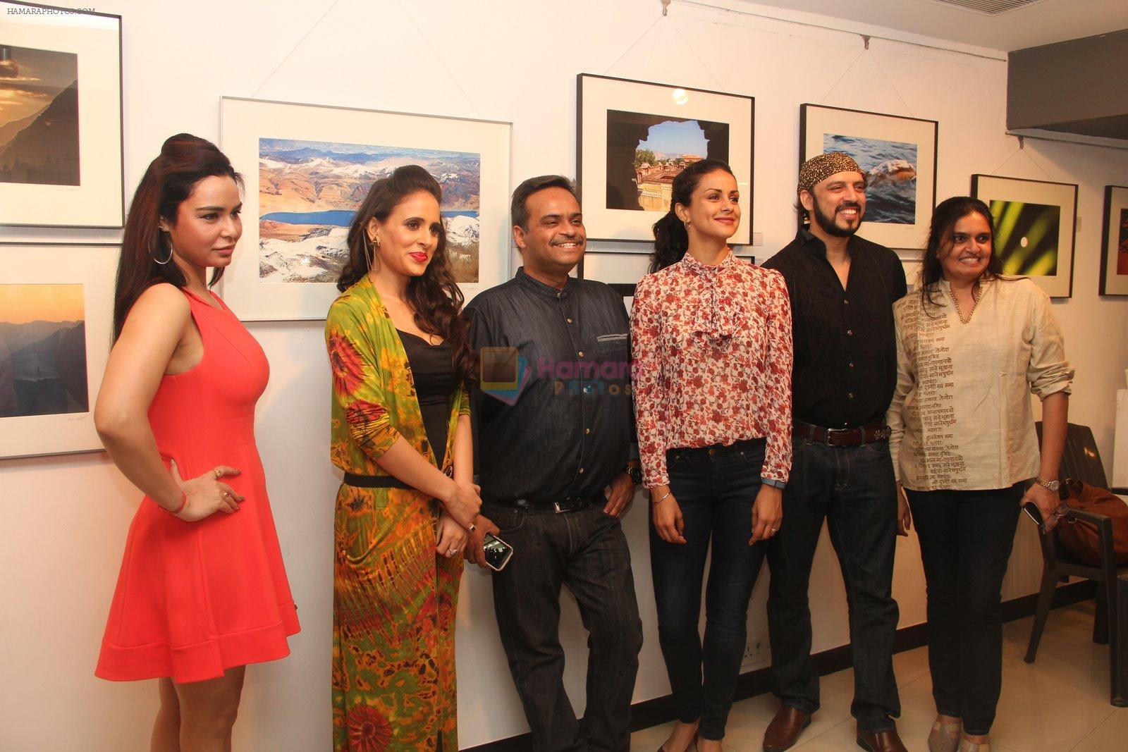 Gul panag, Kavita Verma at Melted core photo exhibition in Kalaghoda, Mumbai on 4th Nov 2014
