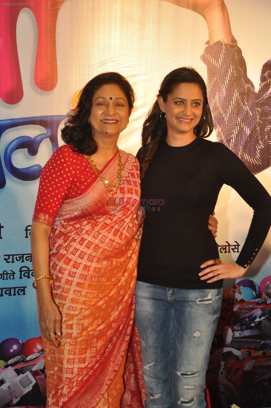 Aruna Irani, Shweta Kumar at Bol Baby Bol premiere in PVR, Mumbai on 6th Nov 2014