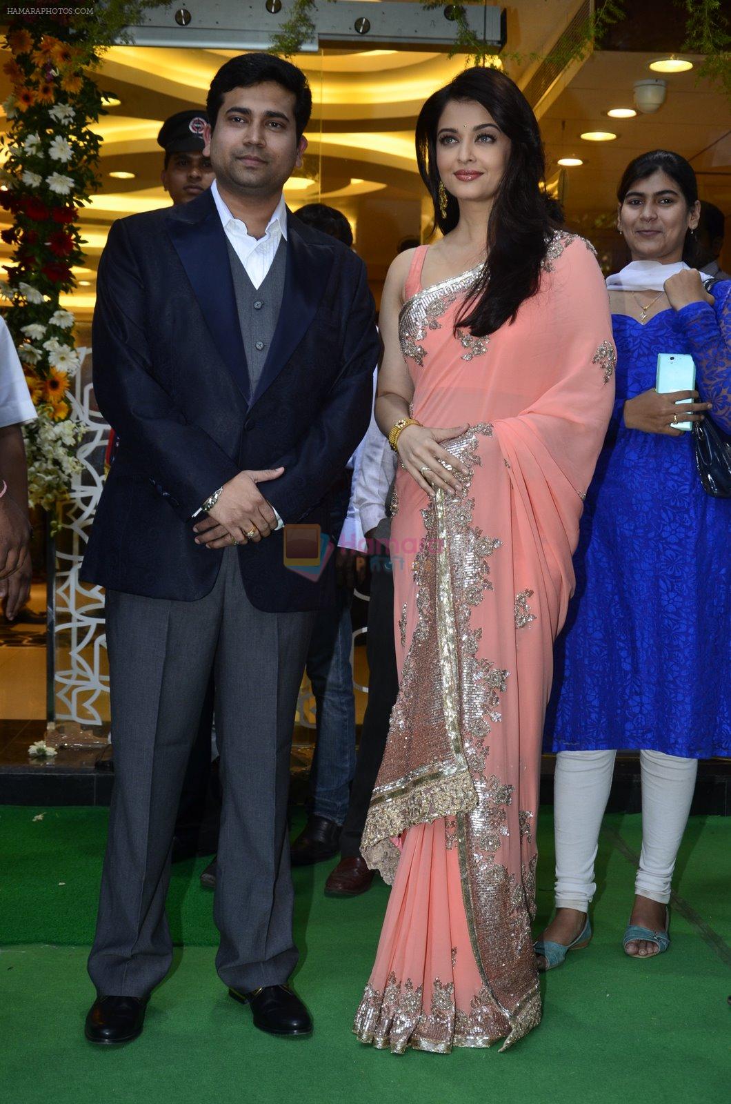 Aishwarya Rai Bachchan launches Kalyan store in Mumbai on 8th Nov 2014