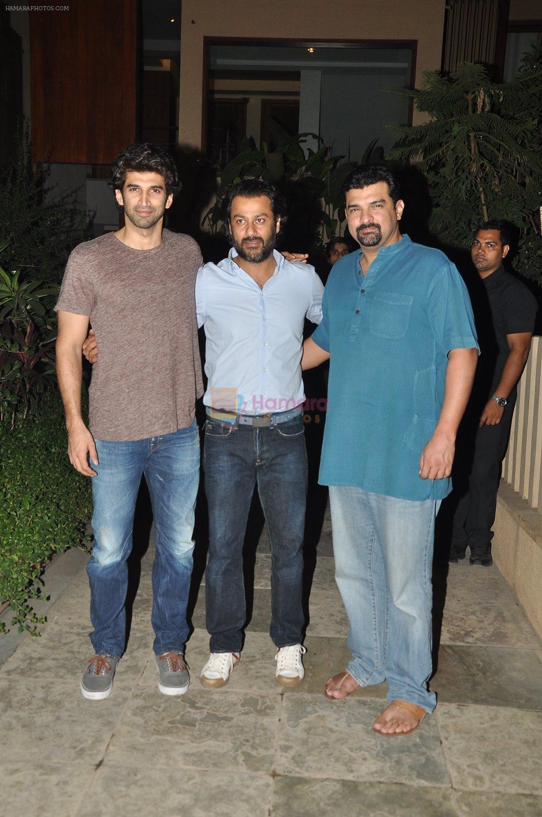 Abhishek Kapoor, Aditya Roy Kapur, Siddharth Roy Kapur at Private dinner at Vidya's house in Juhu, Mumbai on 8th Nov 2014