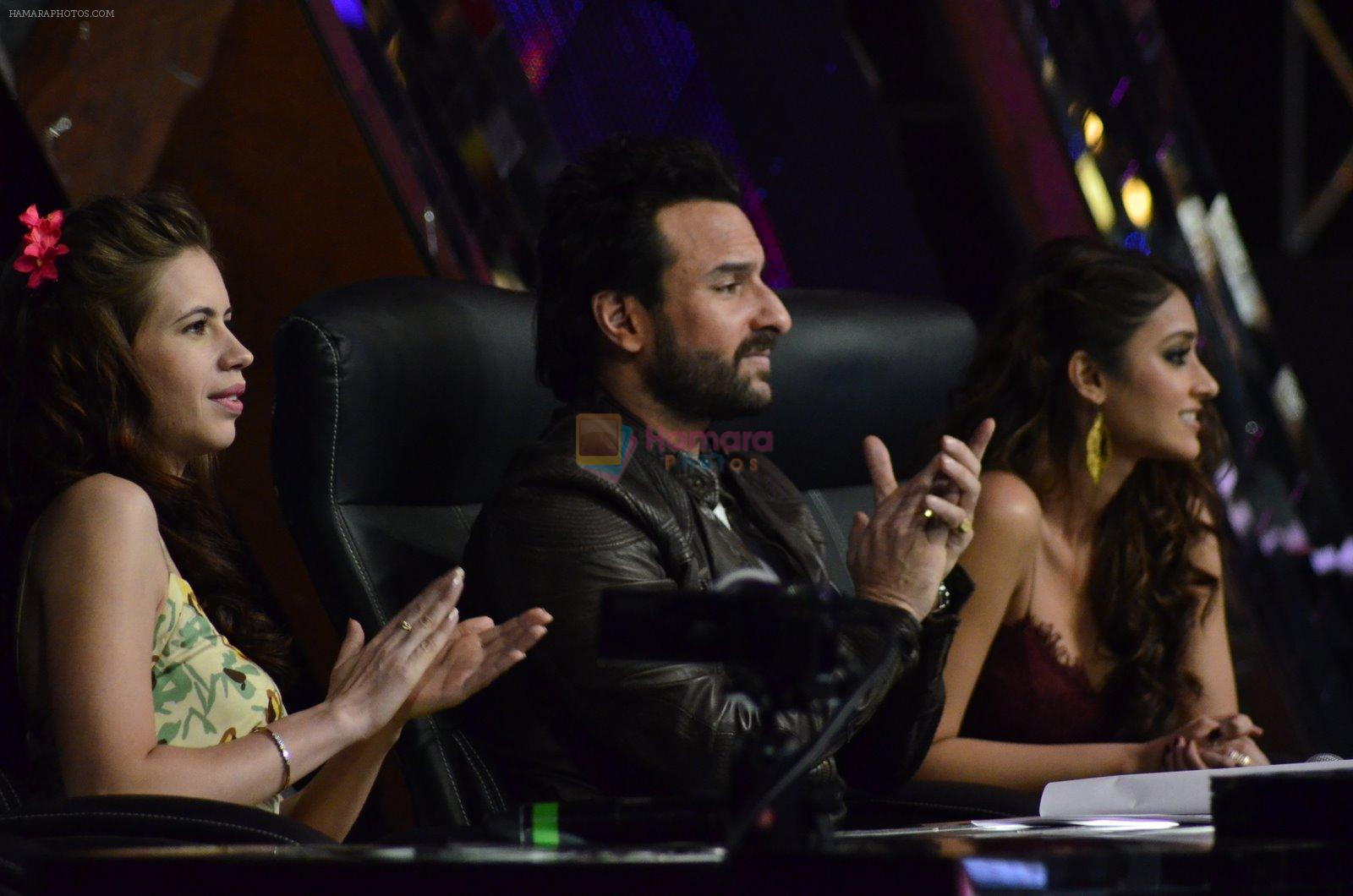 Saif Ali Khan, Ileana D'Cruz, Kalki Koechlin promote Happy Ending on the sets of Raw Stars in Filmcity, Mumbai on 10th Nov 2014