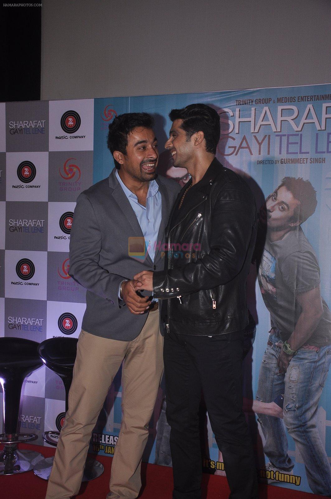 Rannvijay Singh, Zayed Khan at Sharafat Gayi Tel Lene in Cinemax, Mumbai on 14th Nov 2014