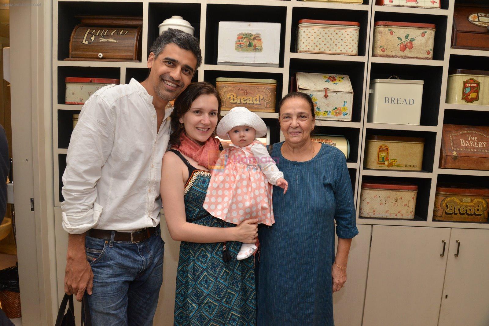 alan abraham with wife and mom at The Sassy Spoon restaurant launch in Bandra, Mumbai on 14th Nov 2014