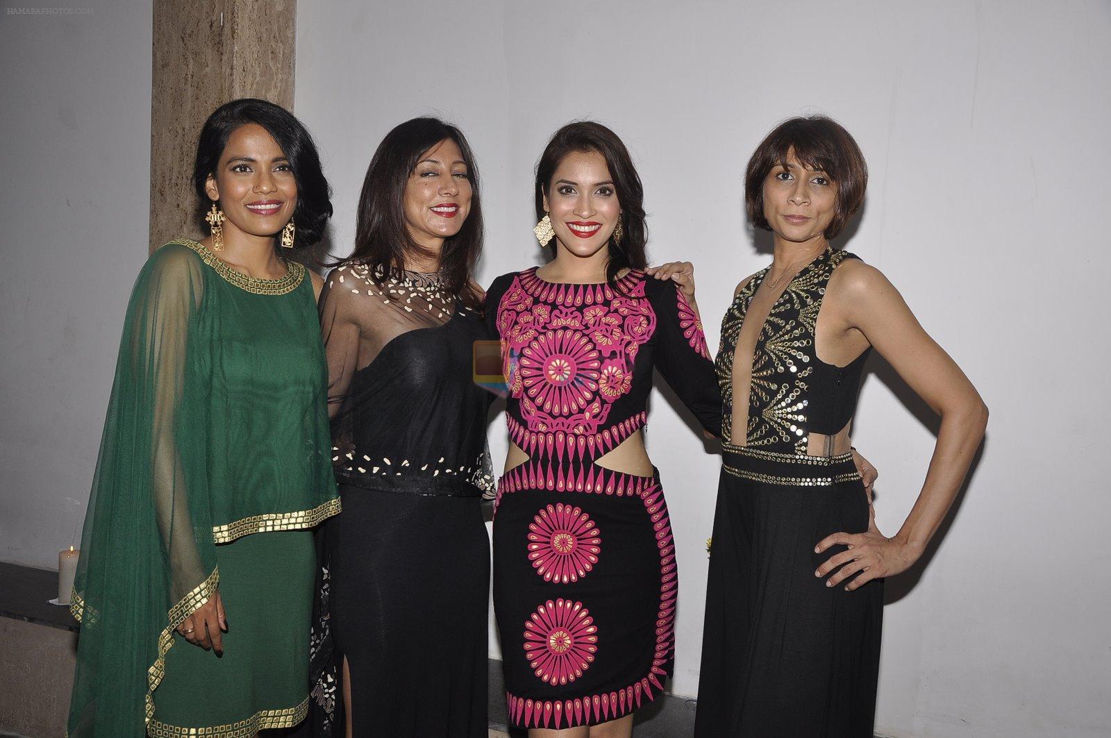 Priyanka Bose, Rashmi Nigam at Atosa for Malini Ramani and Amit Aggarwal preview in Khar on 14th Nov 2014