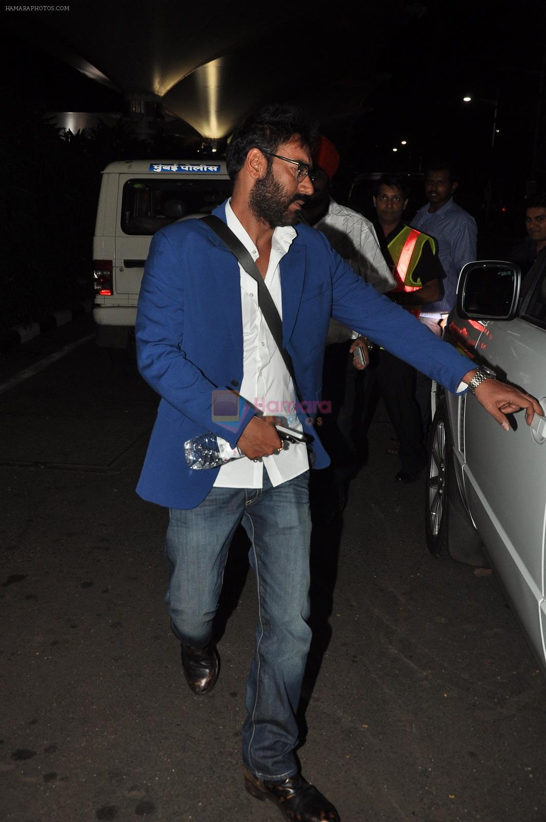 Ajay Devgan Snapped at Domestic Airport on 18th Nov 2014