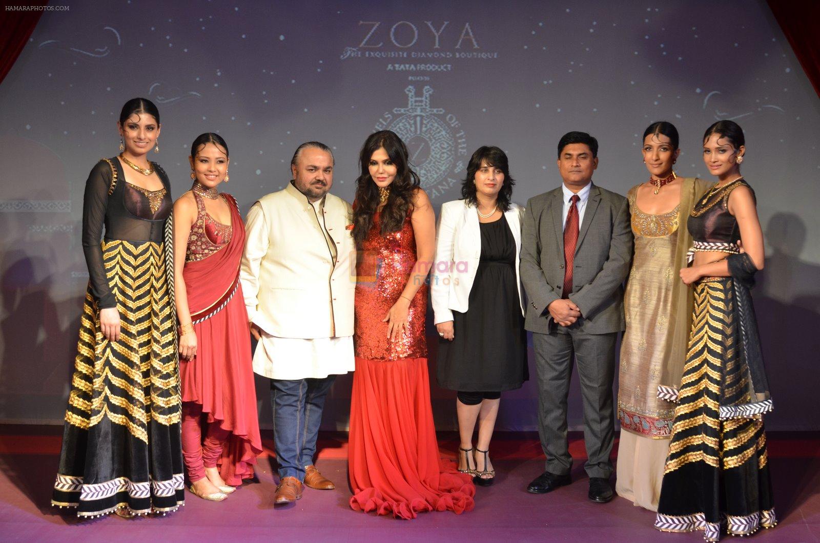 Nisha Jamwal at JJ Valaya show for ZOYA in Palladium on 20th Nov 2014