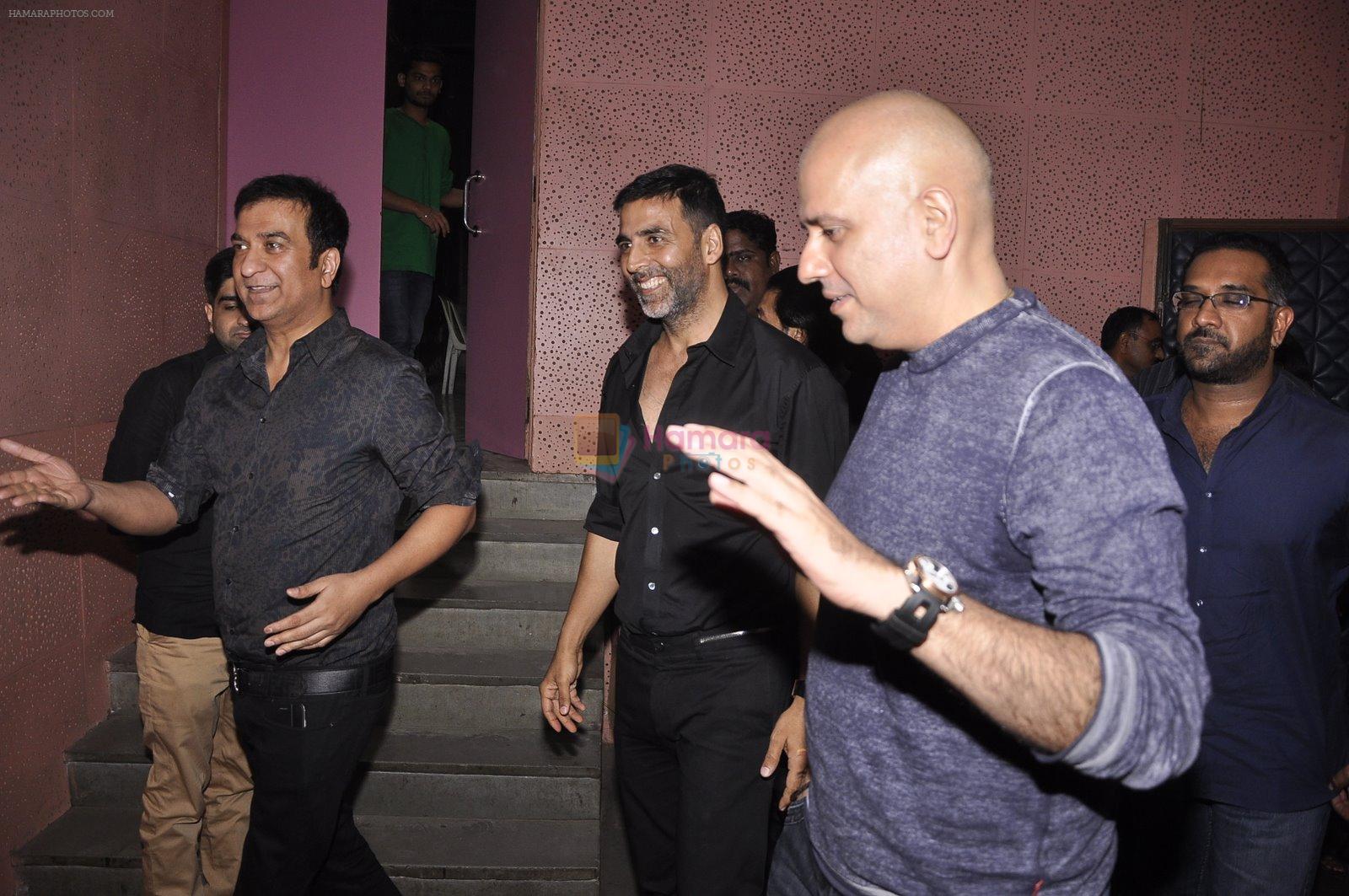 Akshay Kumar at Vir Das Battle of Sexes show in St Andrews, Mumbai on 23rd Nov 2014