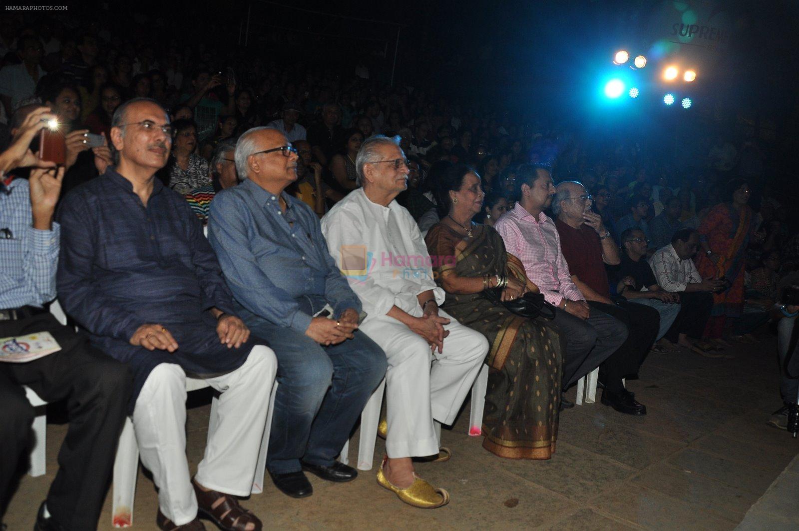 Gulzar at Bandra Fair in Mumbai on 23rd Nov 2014