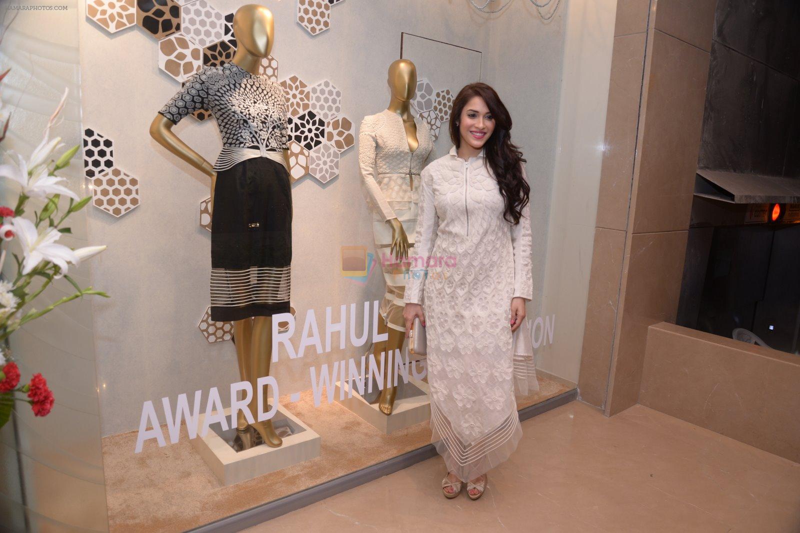 Rashmi Nigam at Rahul Mishra's collection at AZA in Bandra, Mumbai on 26th Nov 2014