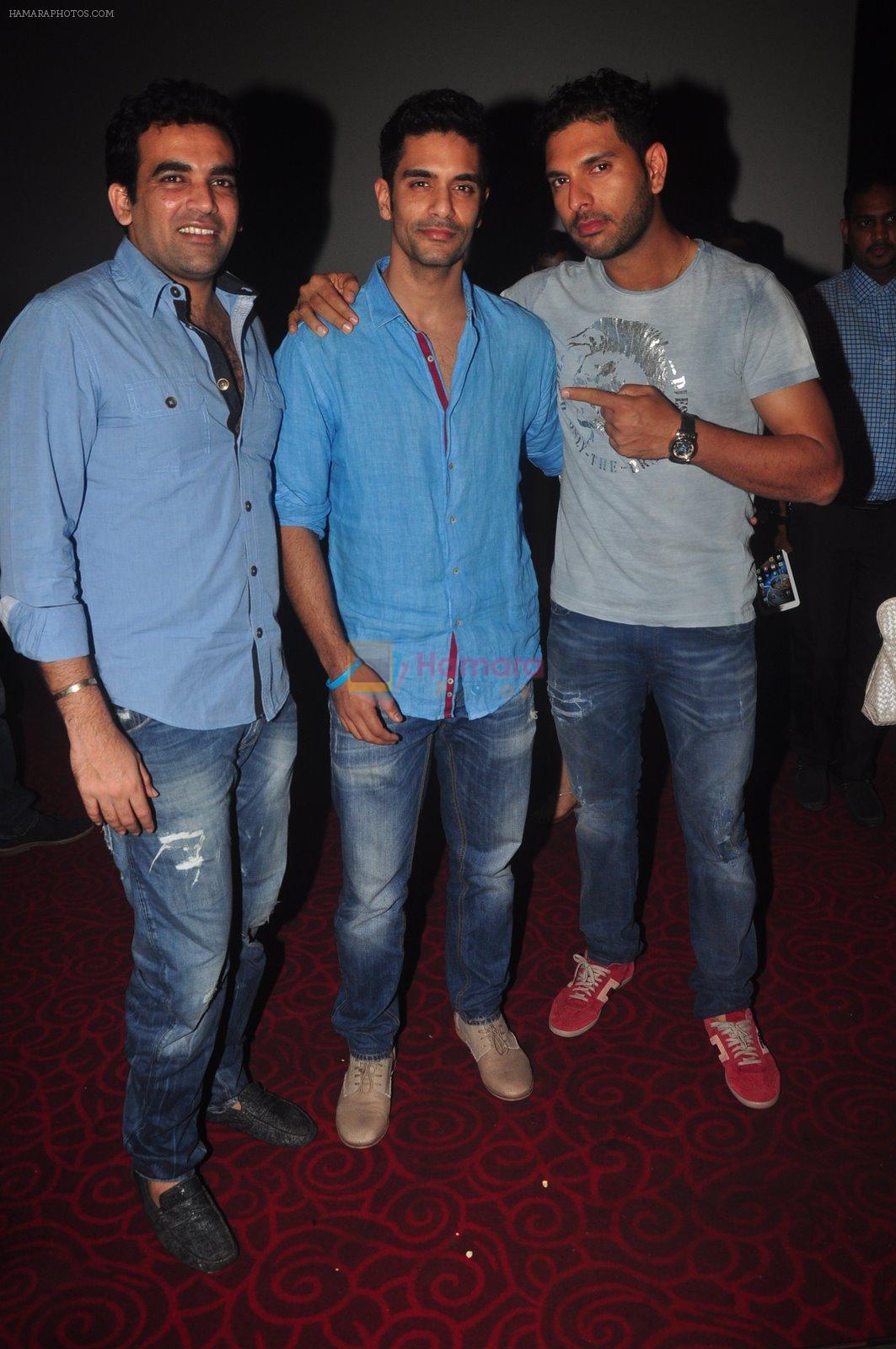 Yuvraj Singh, Zaheer Khan snapped in Andheri, Mumbai on 27th Nov 2014