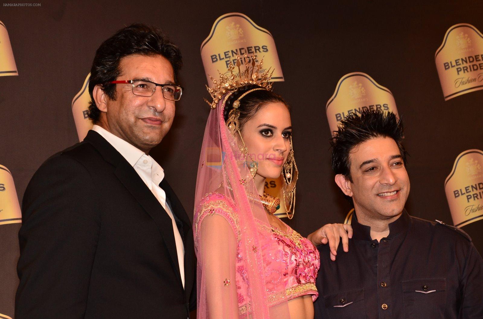 Wasim Akram walk the ramp for Suneet Verma for Blenders with jewels by Azva on 29th Nov 2014