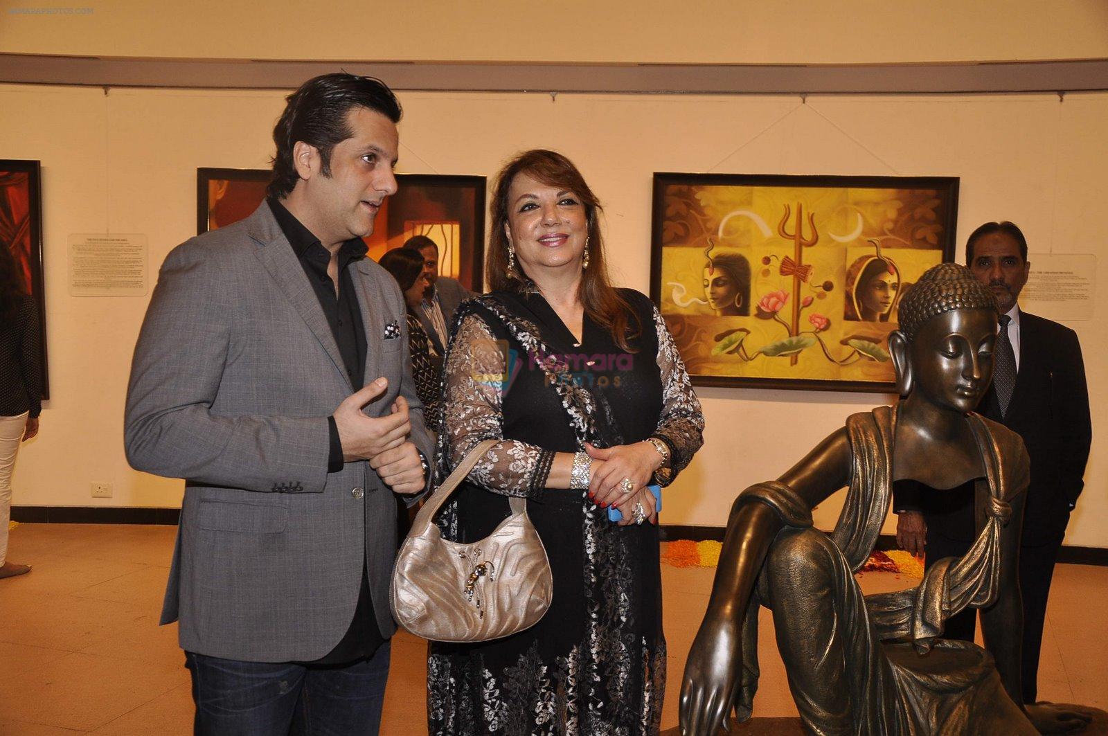 Fardeen Khan, Zarine Khan at camel colours exhibition in Jehangir Art Gallery, Mumbai on 1st Dec 2014