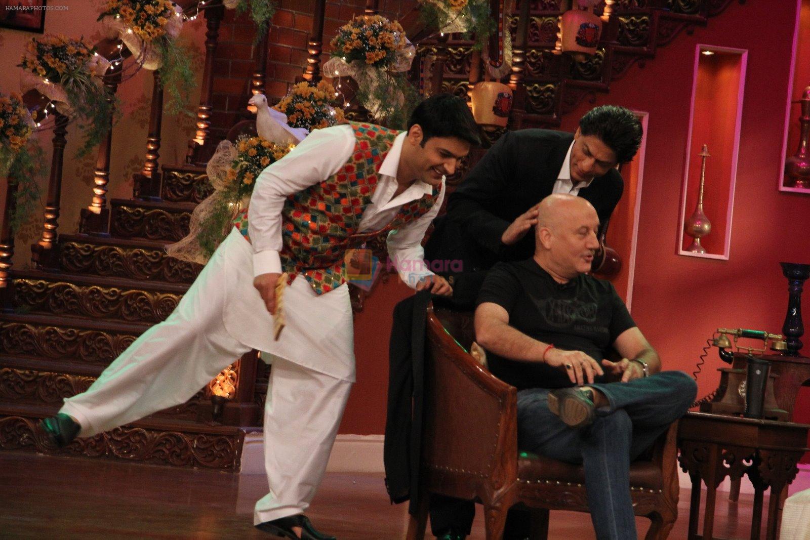 Kapil Sharma, Shahrukh Khan and Anupam Kher with DDLJ cast celebrates 1000th week on the sets of Comedy Nights With Kapil