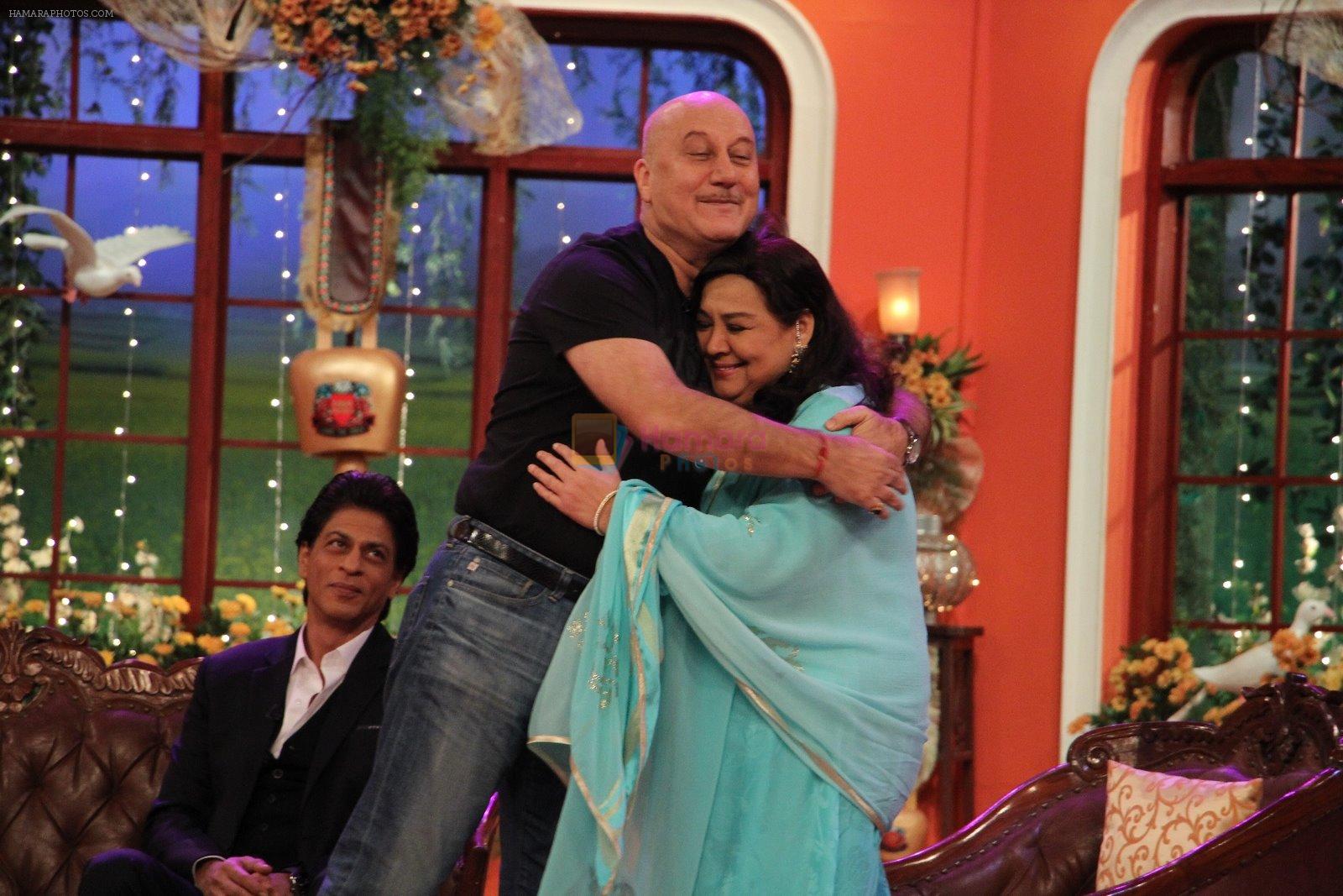 Anupam Kher with Farida on the sets of Comedy Nights With Kapil celebrating 1000th week od DDLJ