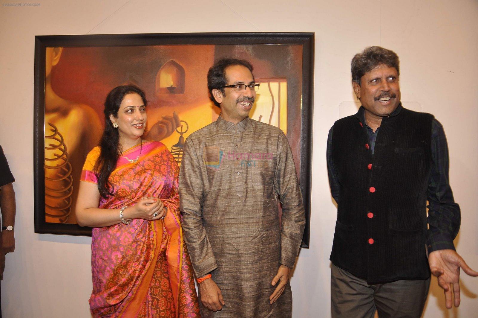 Kapil Dev Uddhav Thackeray, Rashmi Thackeray at camel colours exhibition in Jehangir Art Gallery, Mumbai on 1st Dec 2014