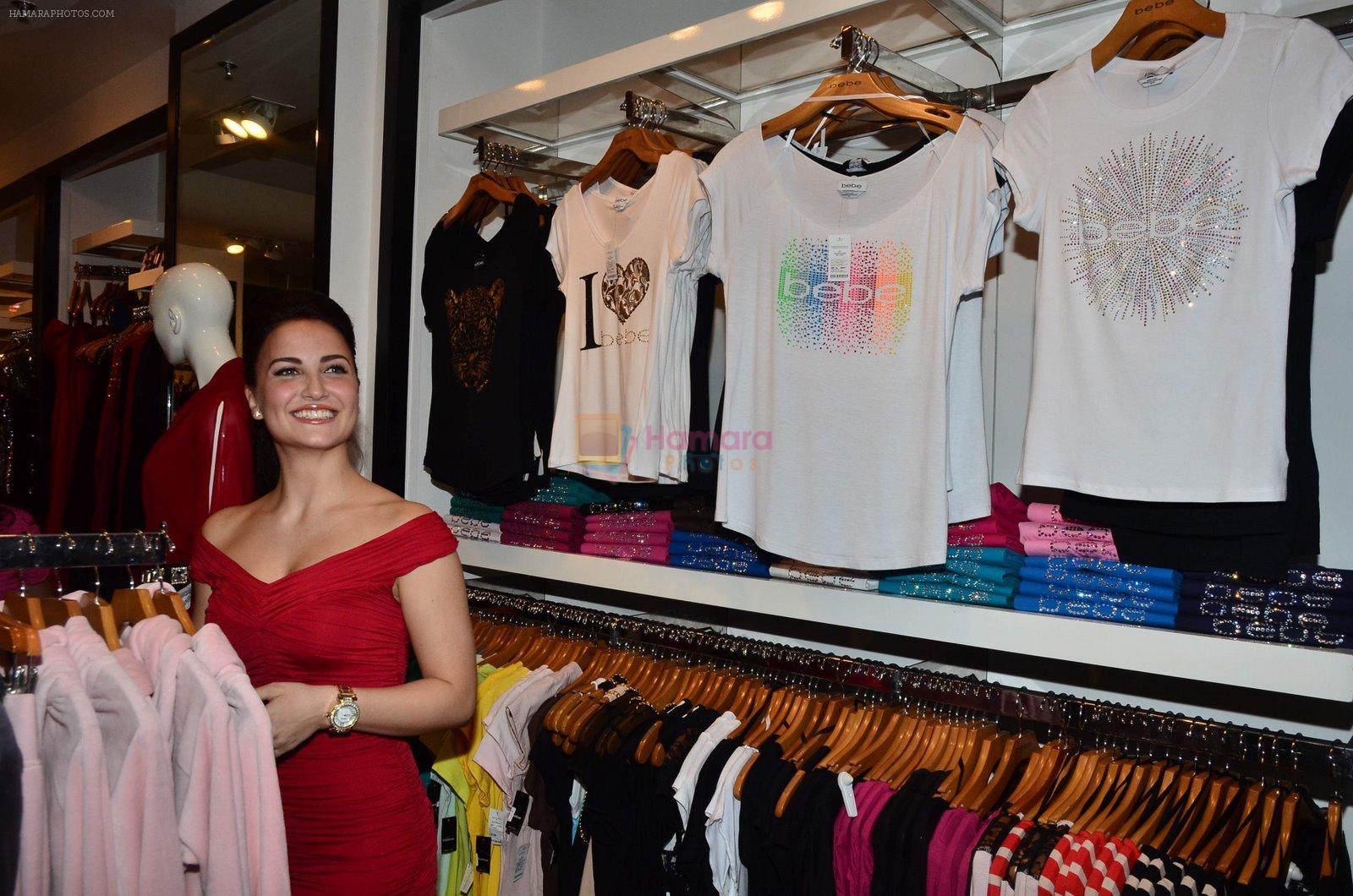 Elli Avram at Bebe store in Santacruz, Mumbai on 2nd Dec 2014