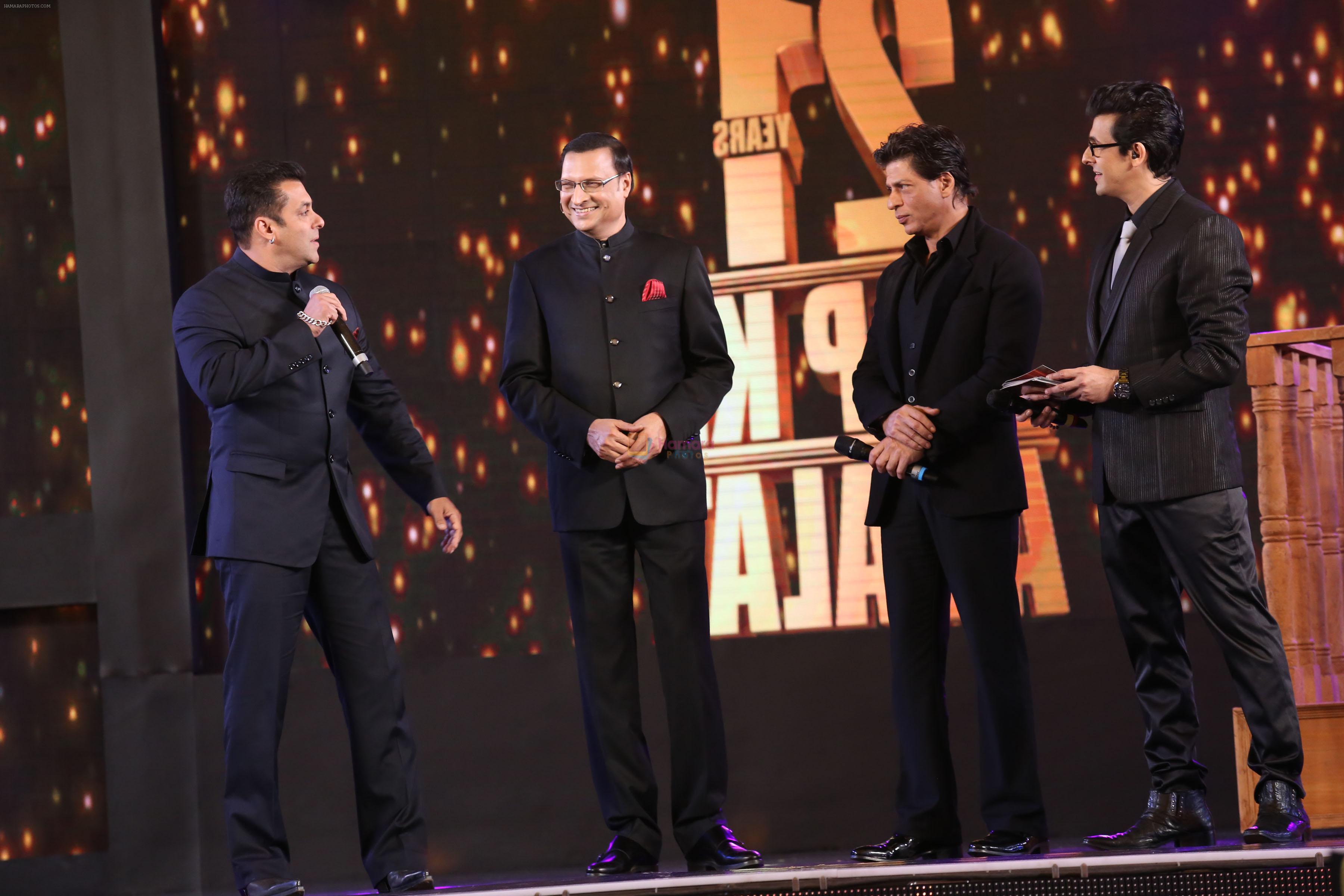 Shahrukh Khan, Salman Khan, Sonu Nigam, Rajat Sharma at 21years of India Tv's Iconic Show Aap Ki Adalat celebration function in pragati Maidan on 2nd Dec 2014