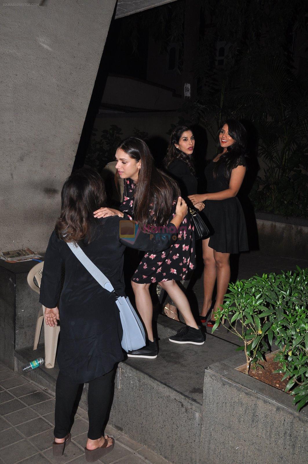 Sophie Chaudhary, Aditi Rao Hydari, Richa Chadda at Manish Malhotra's birthday bash in Mumbai on 5th Dec 2014