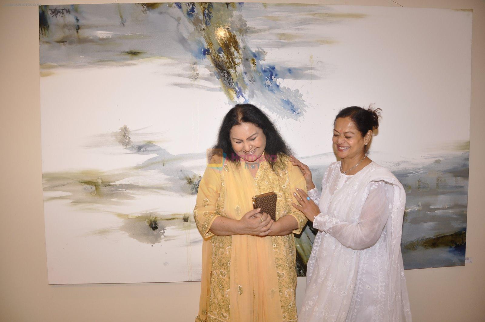 Zarina Wahab, Vidya Sinha at Amol Palekar's painting exhibition in Mumbai on 7th Dec 2014