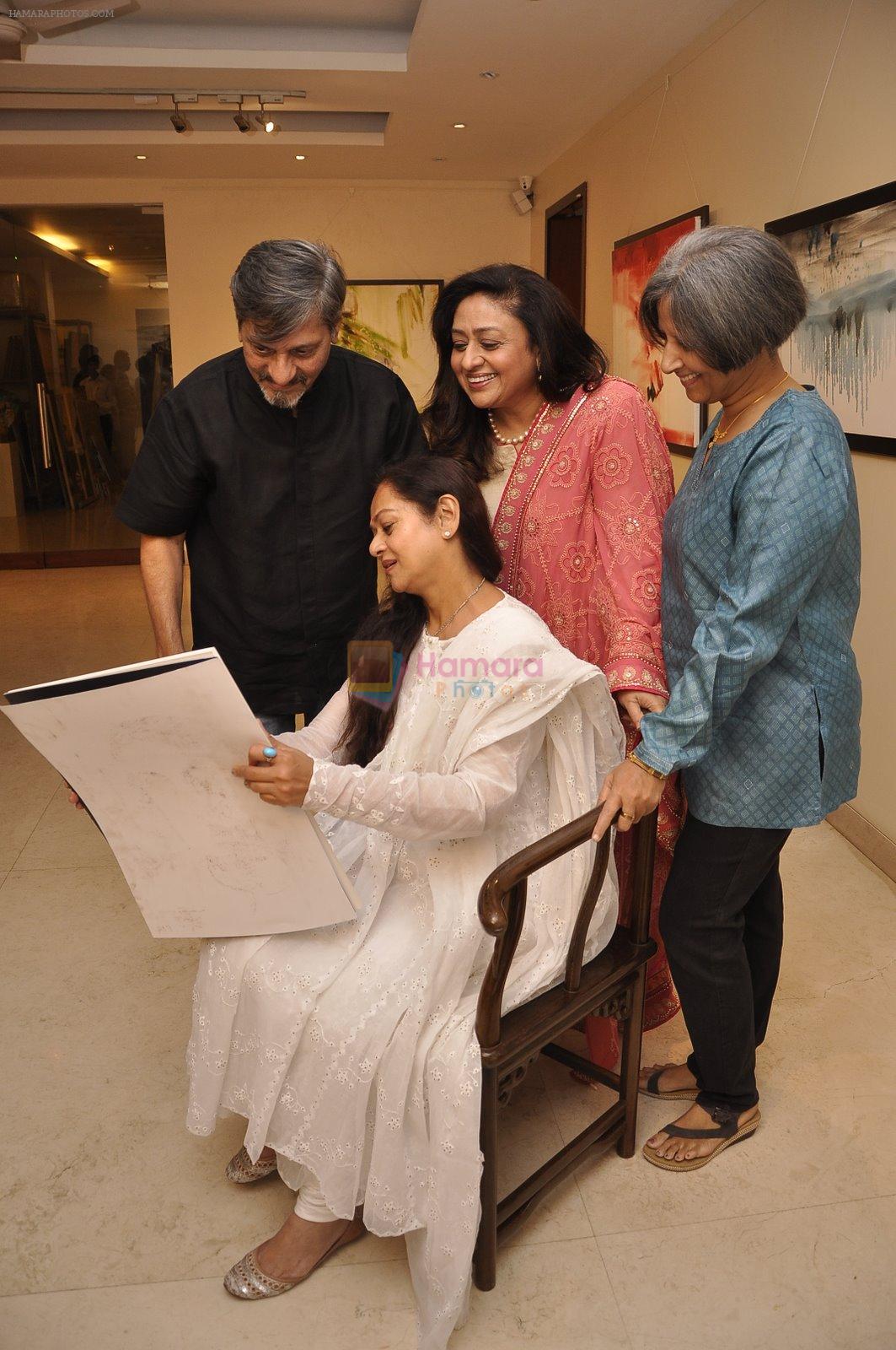 Zarina Wahab, Bindiya Goswami, Amol Palekar,  Sandhya Ghokle at Amol Palekar's painting exhibition in Mumbai on 7th Dec 2014