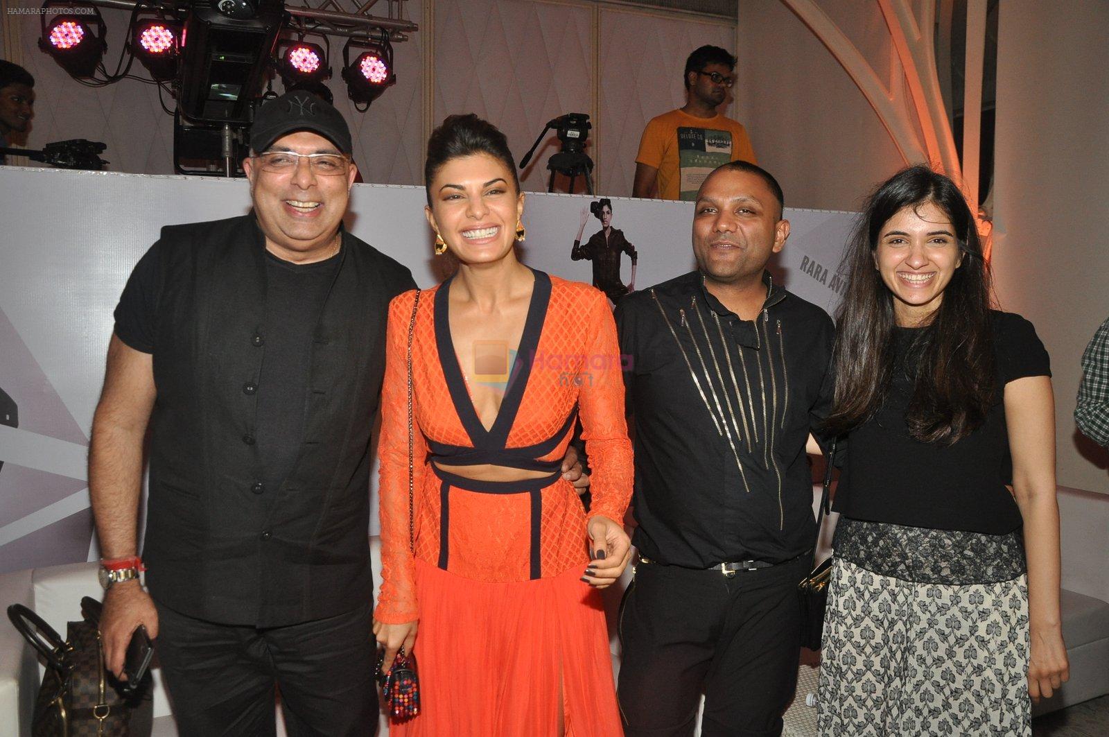 Jacqueline Fernandez, Tarun Tahiliani & Gaurav Gupta at Elle Graduates Fashion Show in Mumbai on 11th Dec 2014