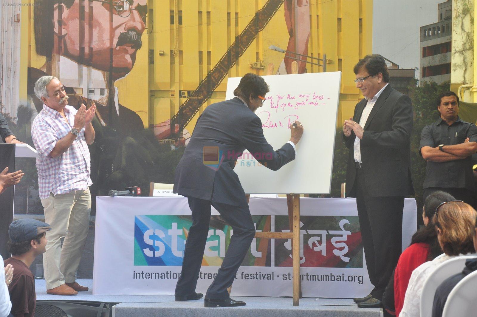 Amitabh Bachchan promotes street art festival in Mumbai on 11th Dec 2014