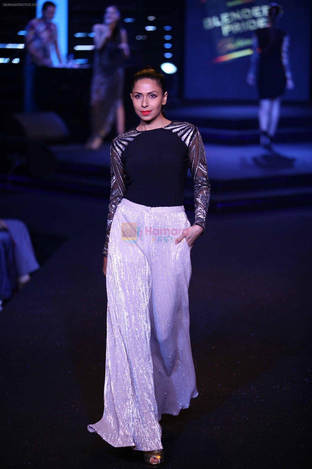 Model walks for Namrata Joshipura at Blenders Pride Fashion Show Kolkata on 14th Dec 2014