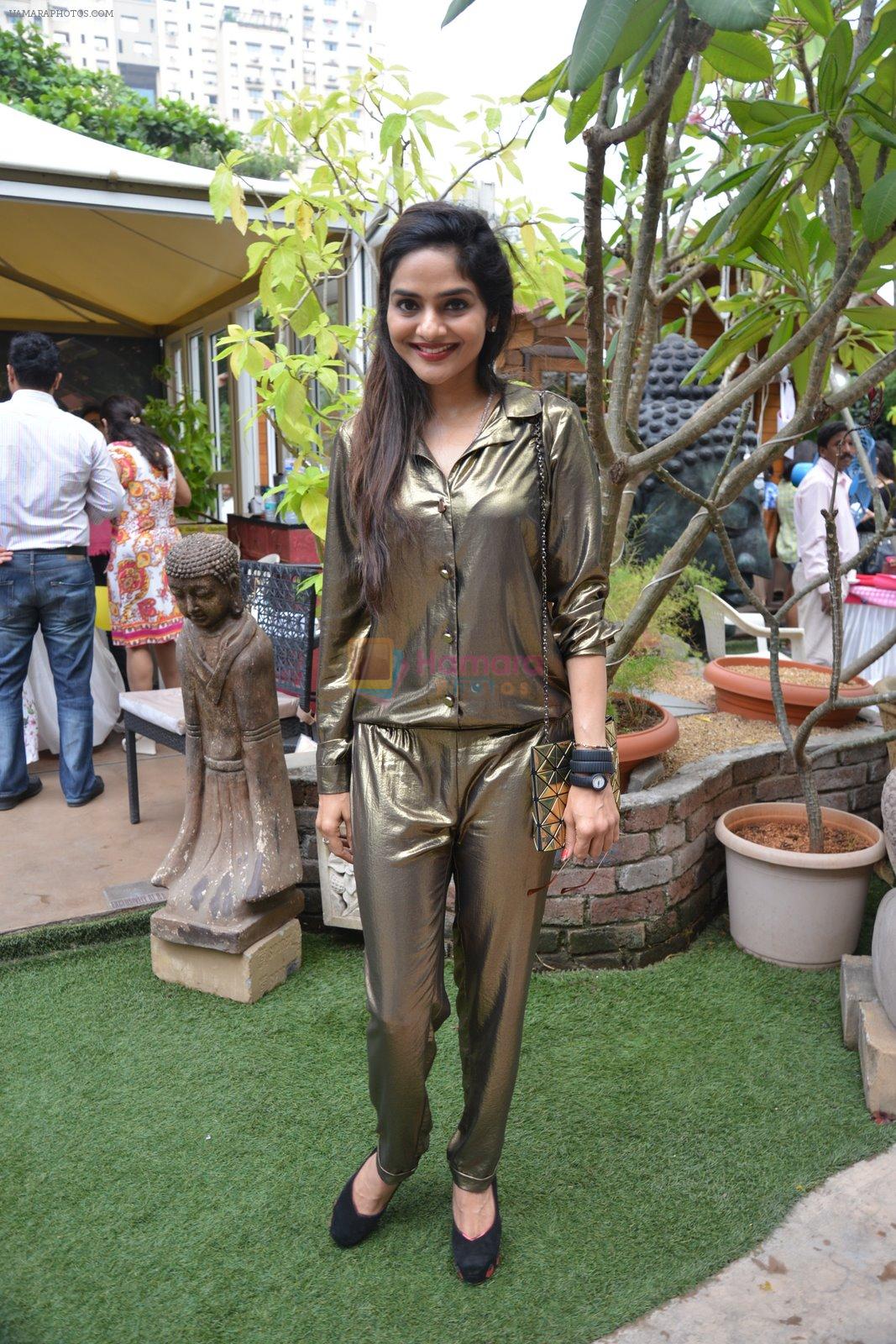 Madhoo Shah at Shaan Khanna's Spicysangria exhibition in R House, Mumbai on 13th Dec 2014