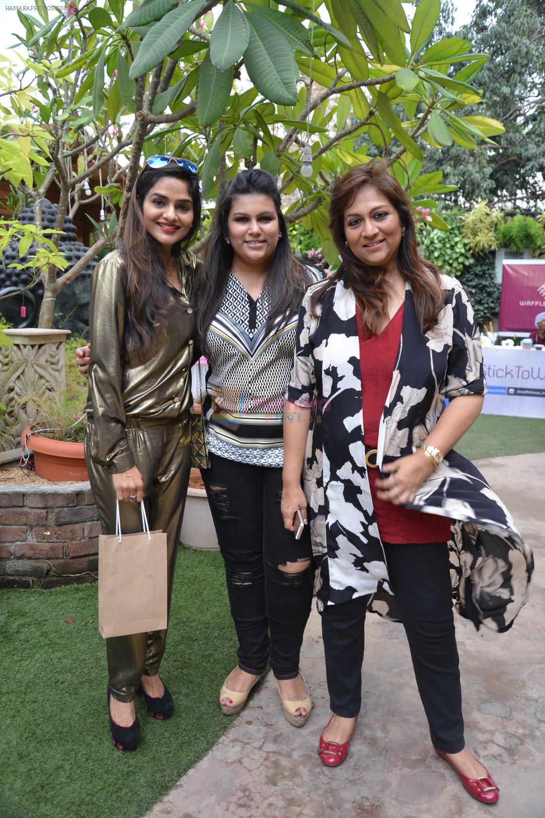 Madhoo Shah, Sharmila Khanna at Shaan Khanna's Spicysangria exhibition in R House, Mumbai on 13th Dec 2014