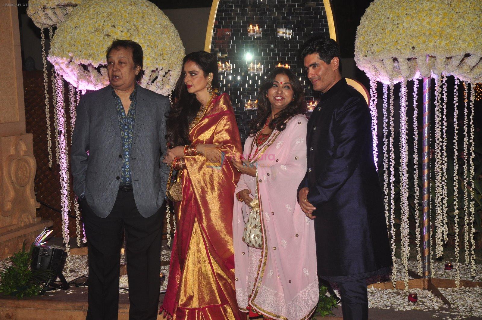 Rekha, Manish Malhotra at Riddhi Malhotra & Tejas Talwalkar's wedding reception in J W Marriott, Mumbai on 15th Dec 2014