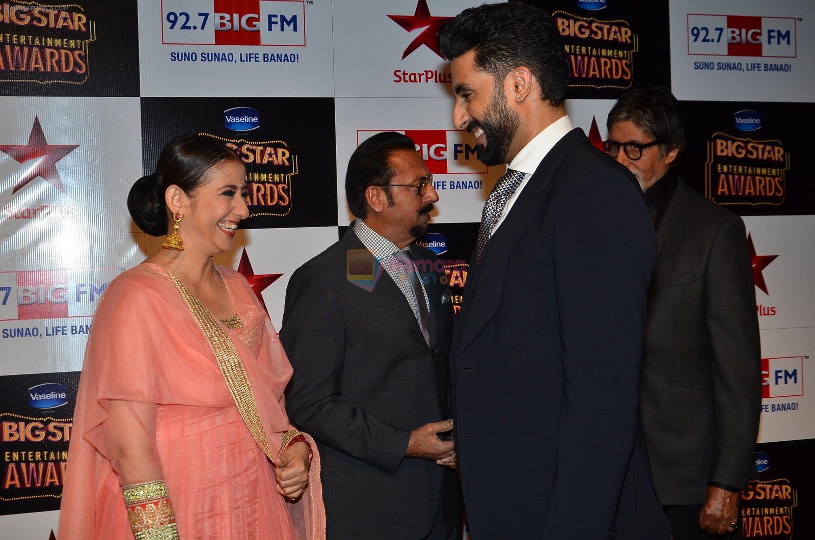 Manisha Koirala, Amitabh bachchan, Abhishek Bachchan at Big Star Entertainment Awards Red Carpet in Mumbai on 18th Dec 2014