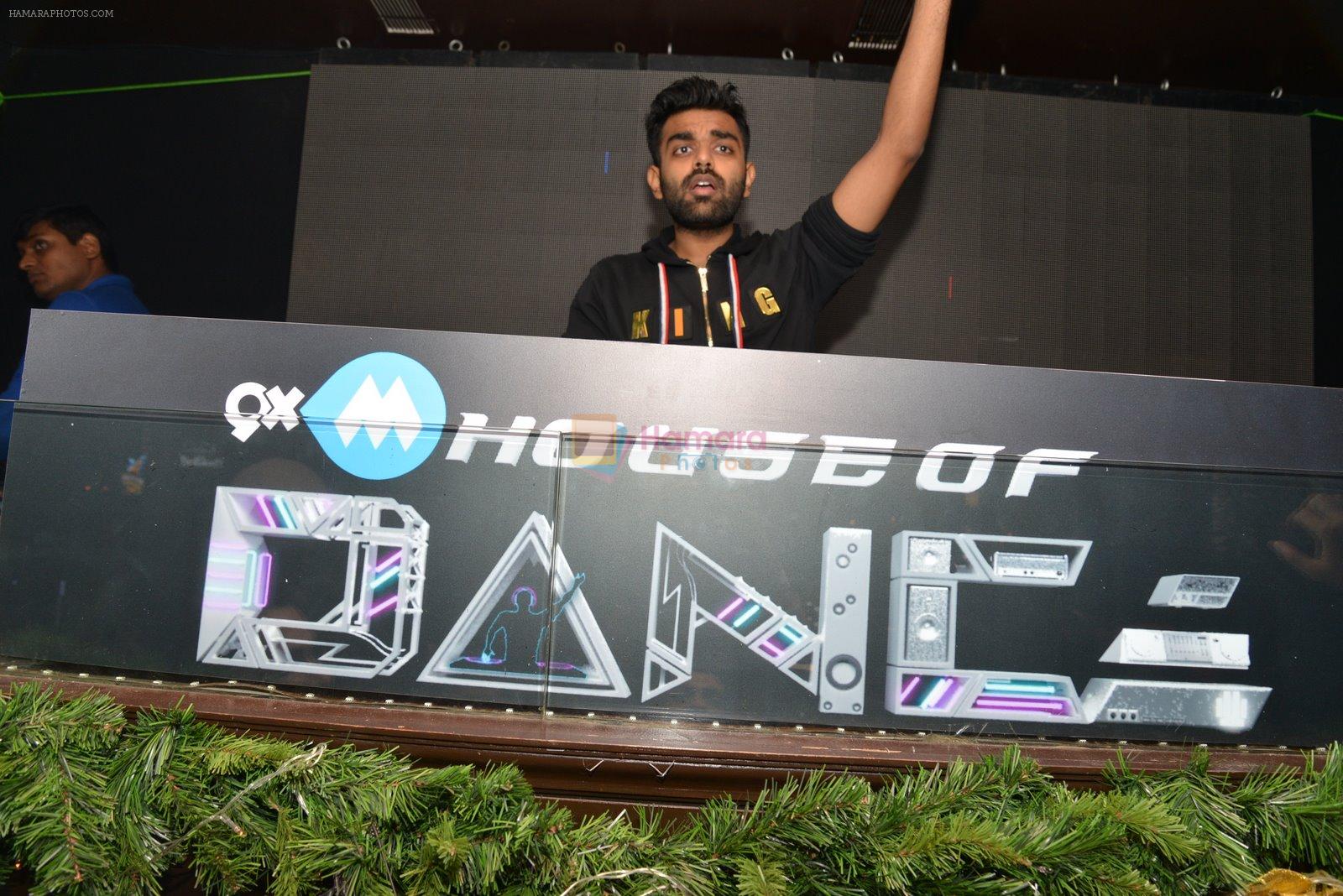 DJ Chetas spins at 9XM House of Dance bash in Mumbai on 24th Dec 2014