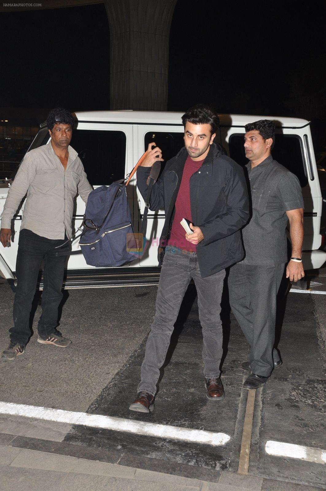 Ranbir Kapoor snapped at airport on 25th Dec 2014