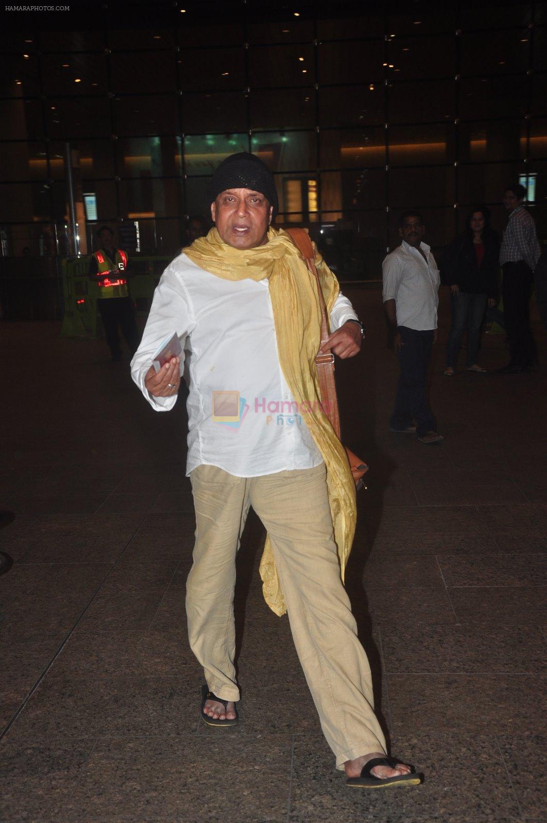 Mithun Chakraborty snapped at airport in Mumbai on 2nd Jan 2015