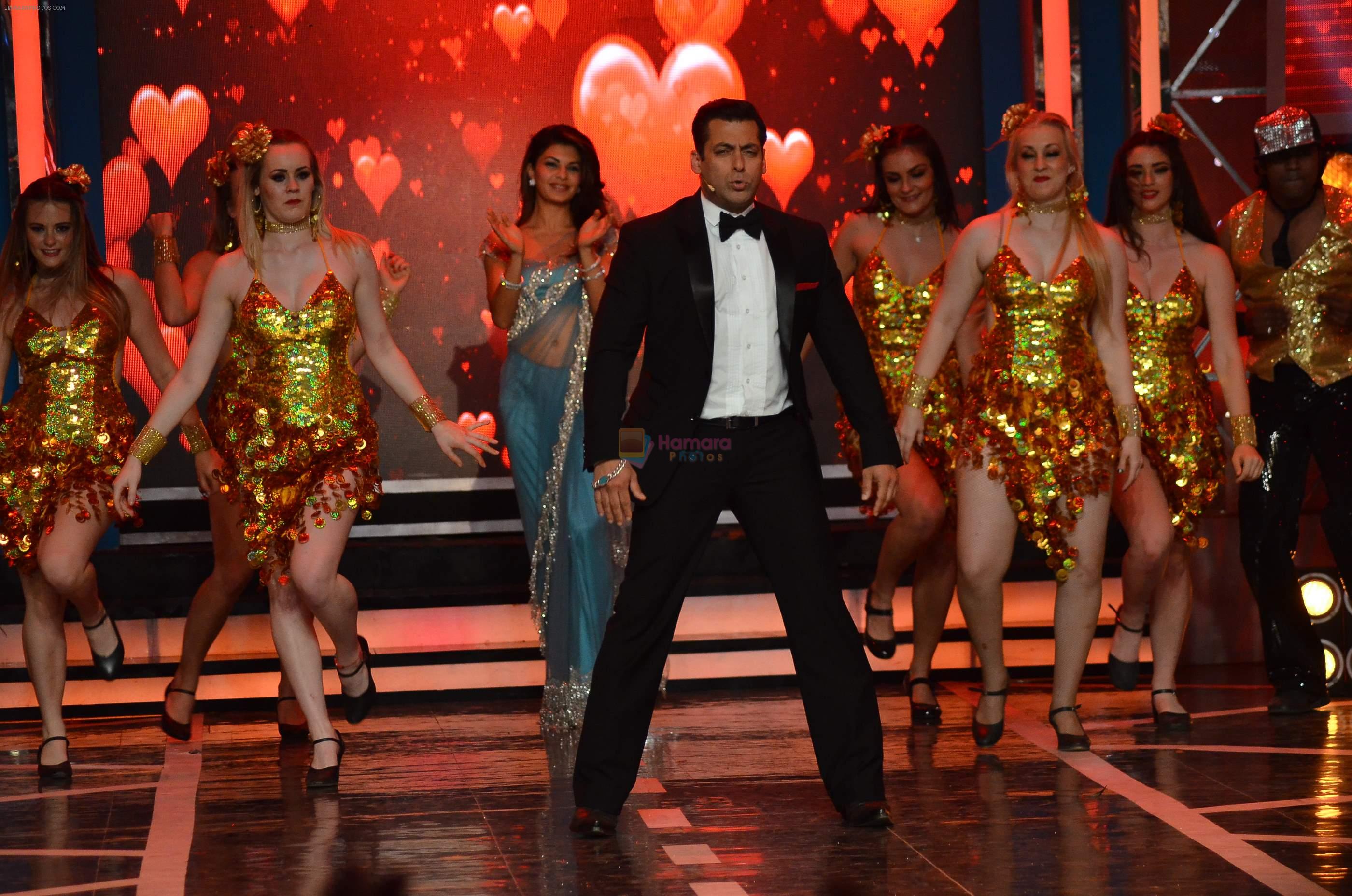 Salman Khan at Salman's last Episode on Bigg Boss 8 on 3rd Jan 2015