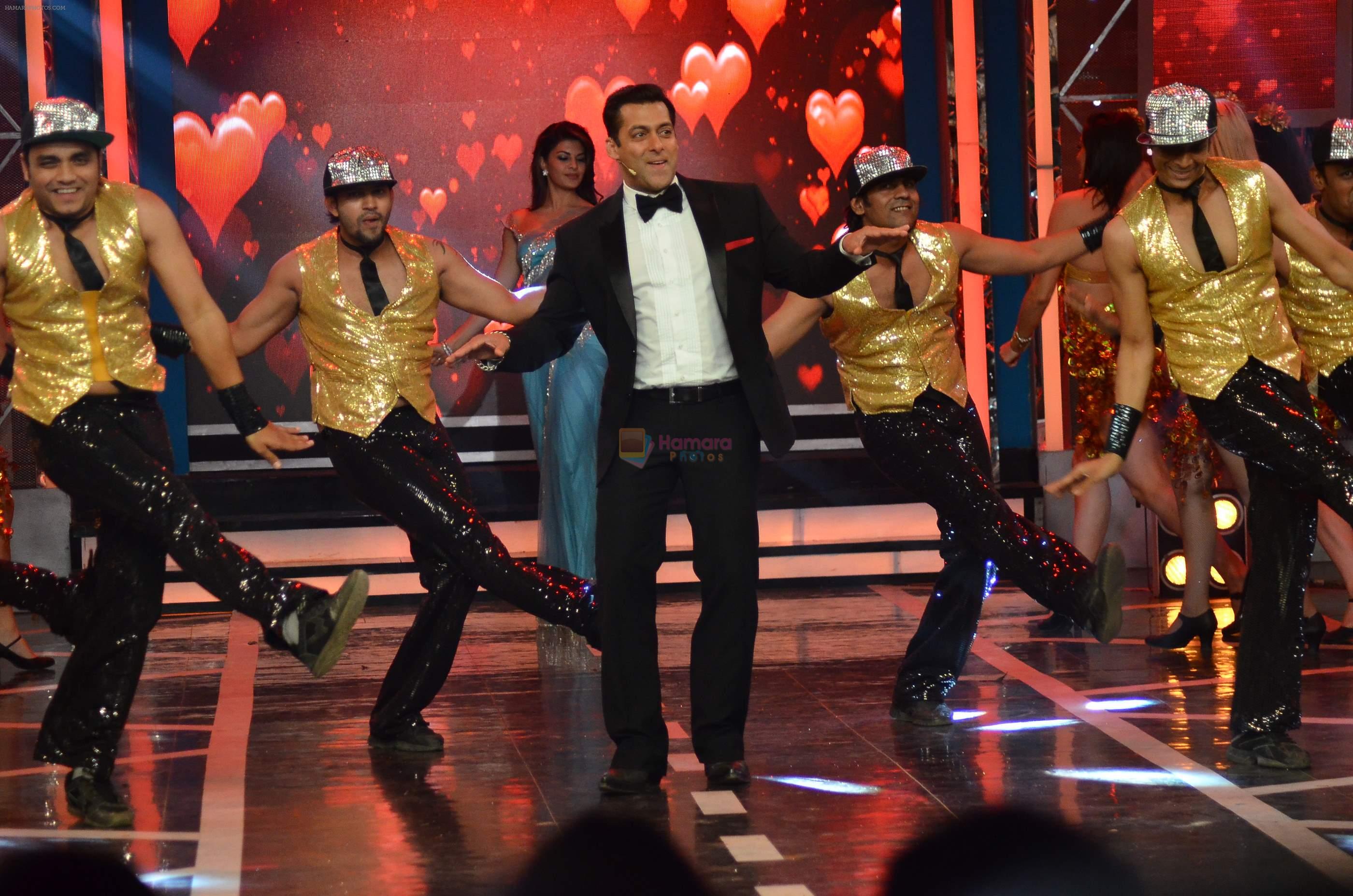 Salman Khan at Salman's last Episode on Bigg Boss 8 on 3rd Jan 2015