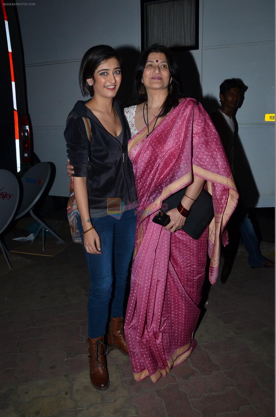 Sarika, Akshara Haasan at Shamitabh trailor launch in Mumbai on 6th Jan 2015
