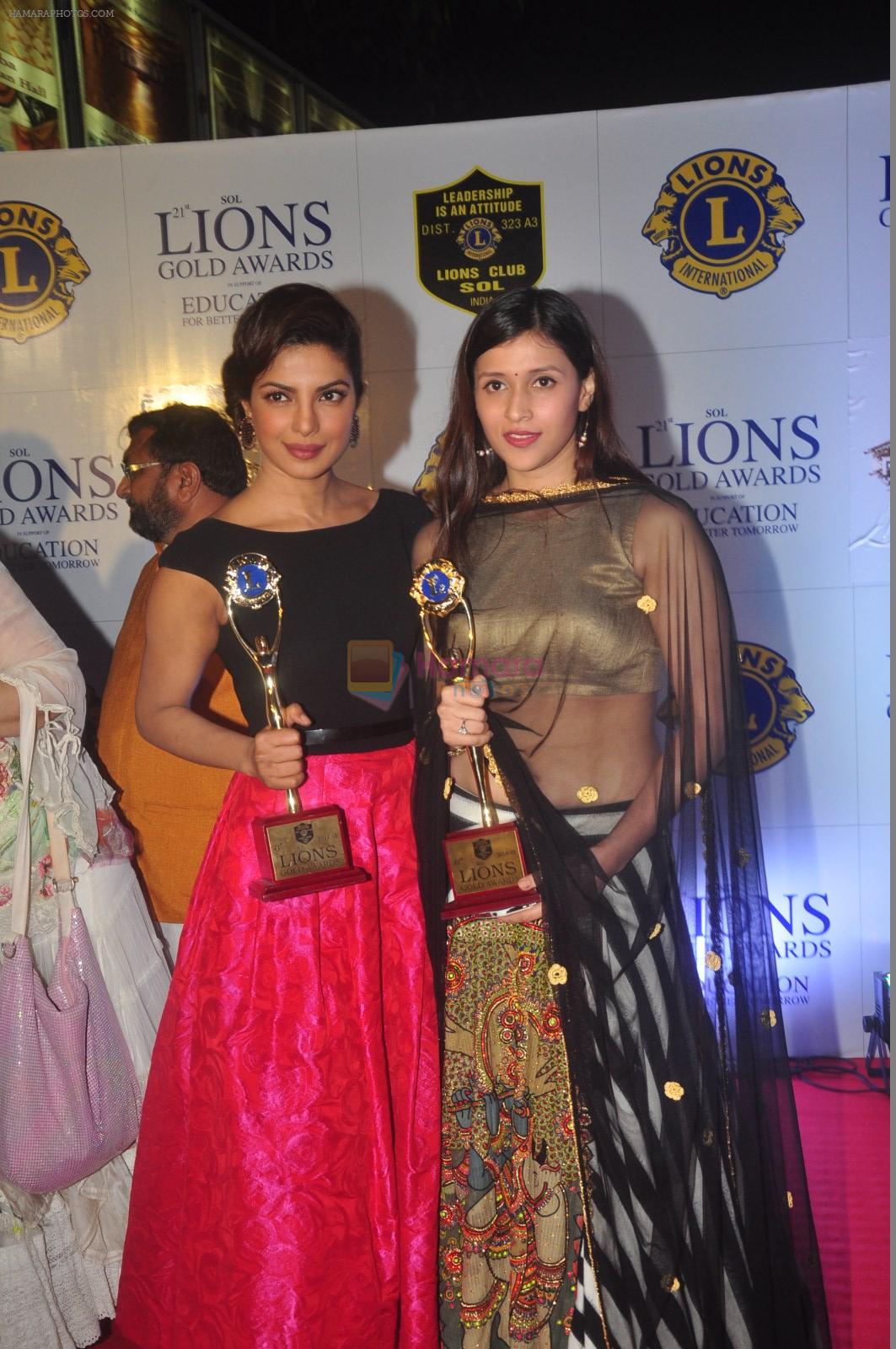 Priyanka Chopra, Mannara  at the 21st Lions Gold Awards 2015 in Mumbai on 6th Jan 2015