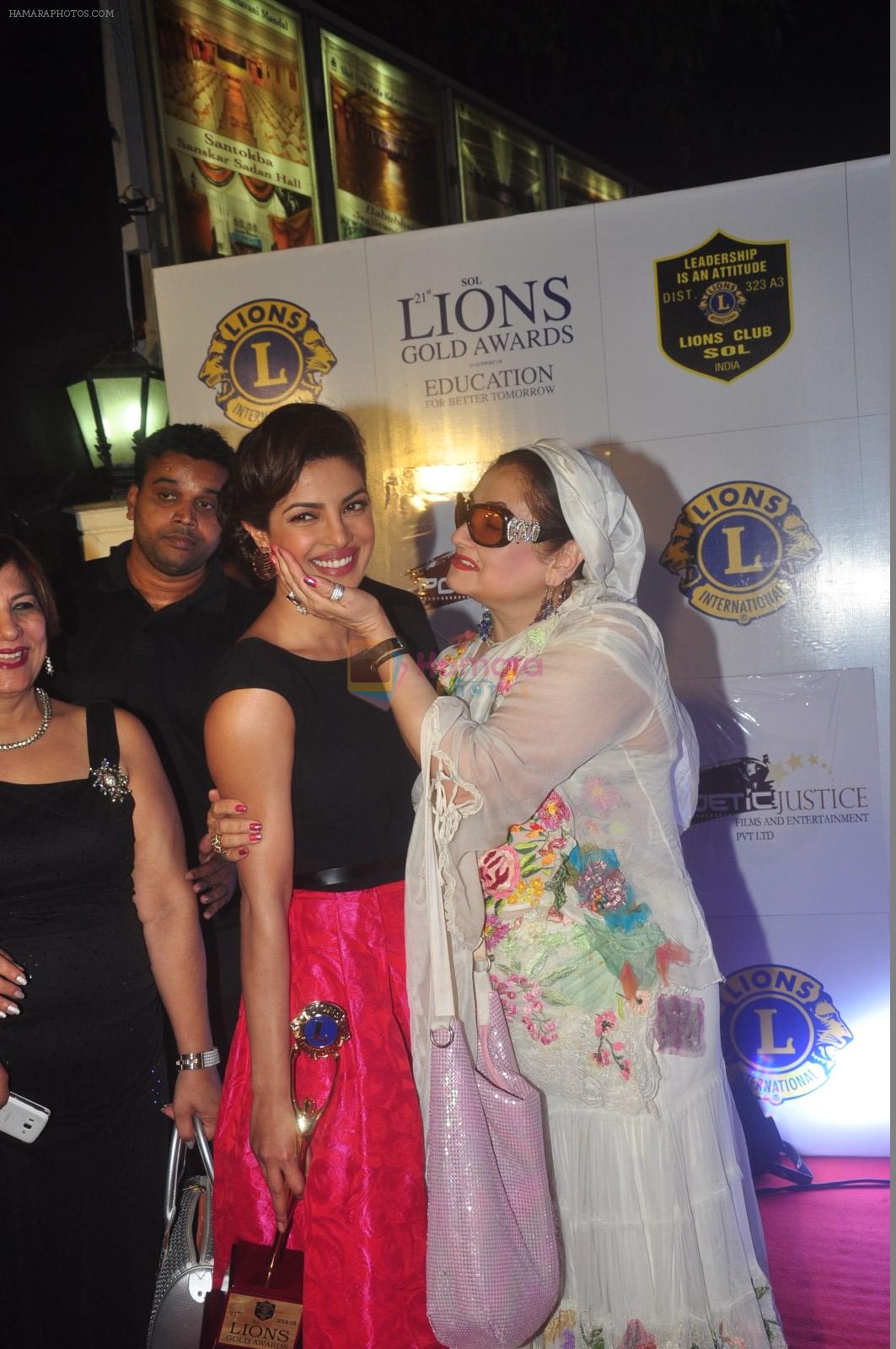 Priyanka Chopra, Salma Agha at the 21st Lions Gold Awards 2015 in Mumbai on 6th Jan 2015