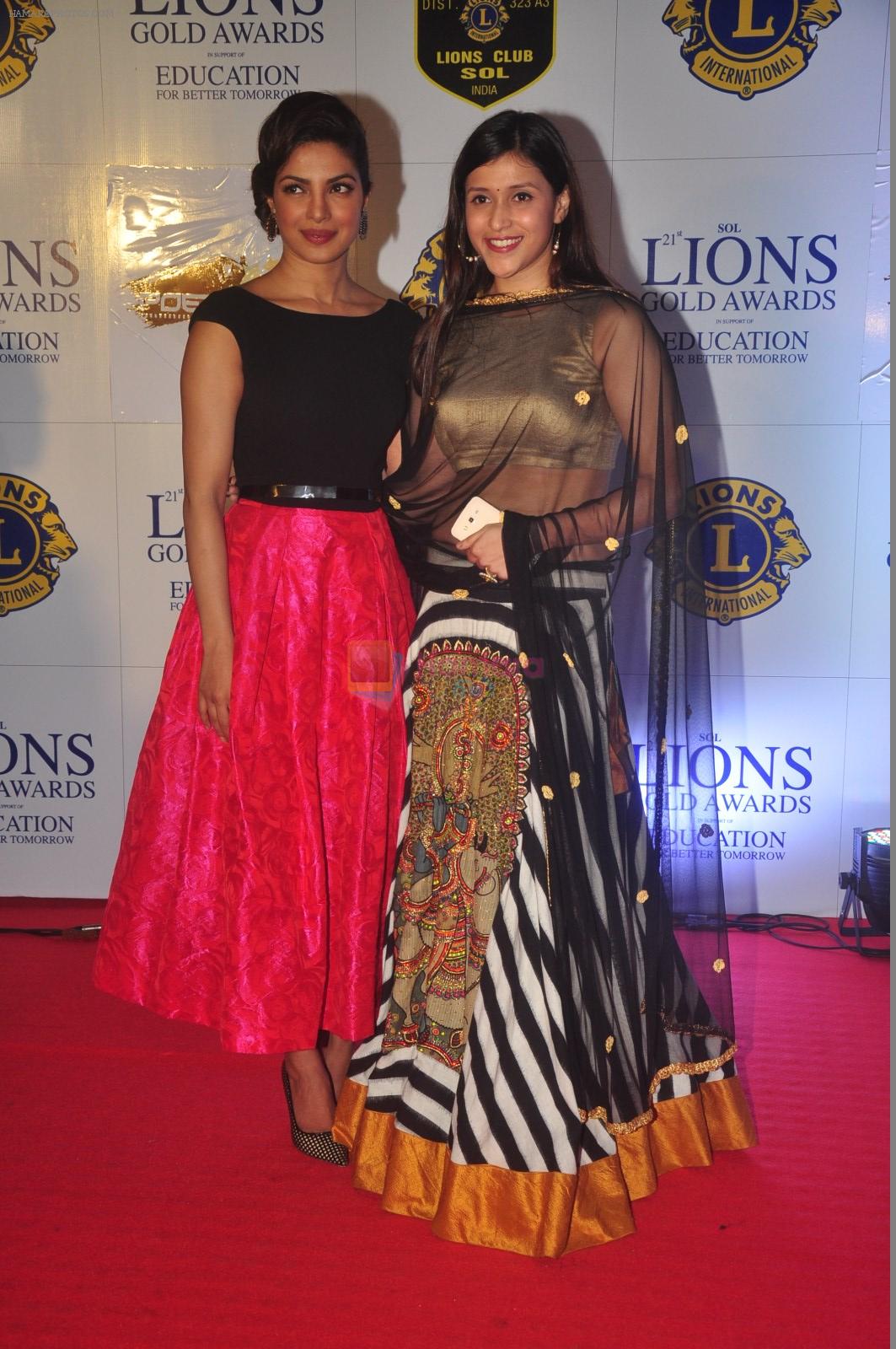 Priyanka Chopra, Mannara at the 21st Lions Gold Awards 2015 in Mumbai on 6th Jan 2015