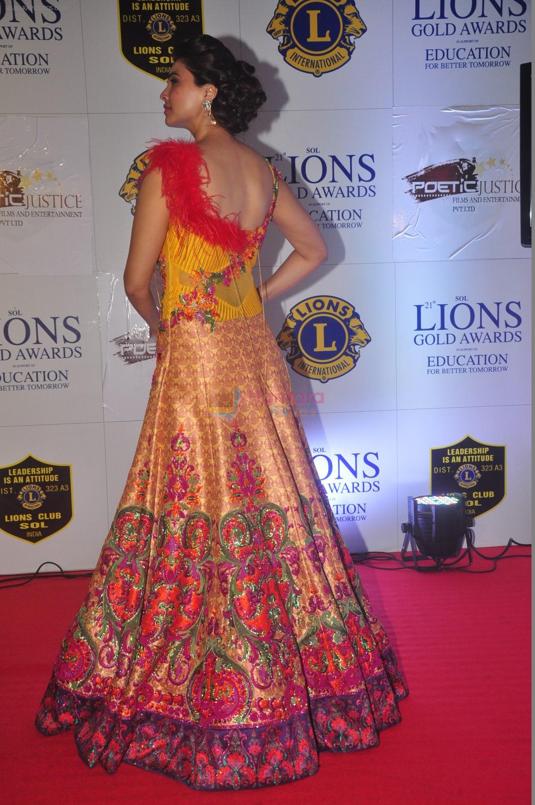 Daisy Shah at the 21st Lions Gold Awards 2015 in Mumbai on 6th Jan 2015