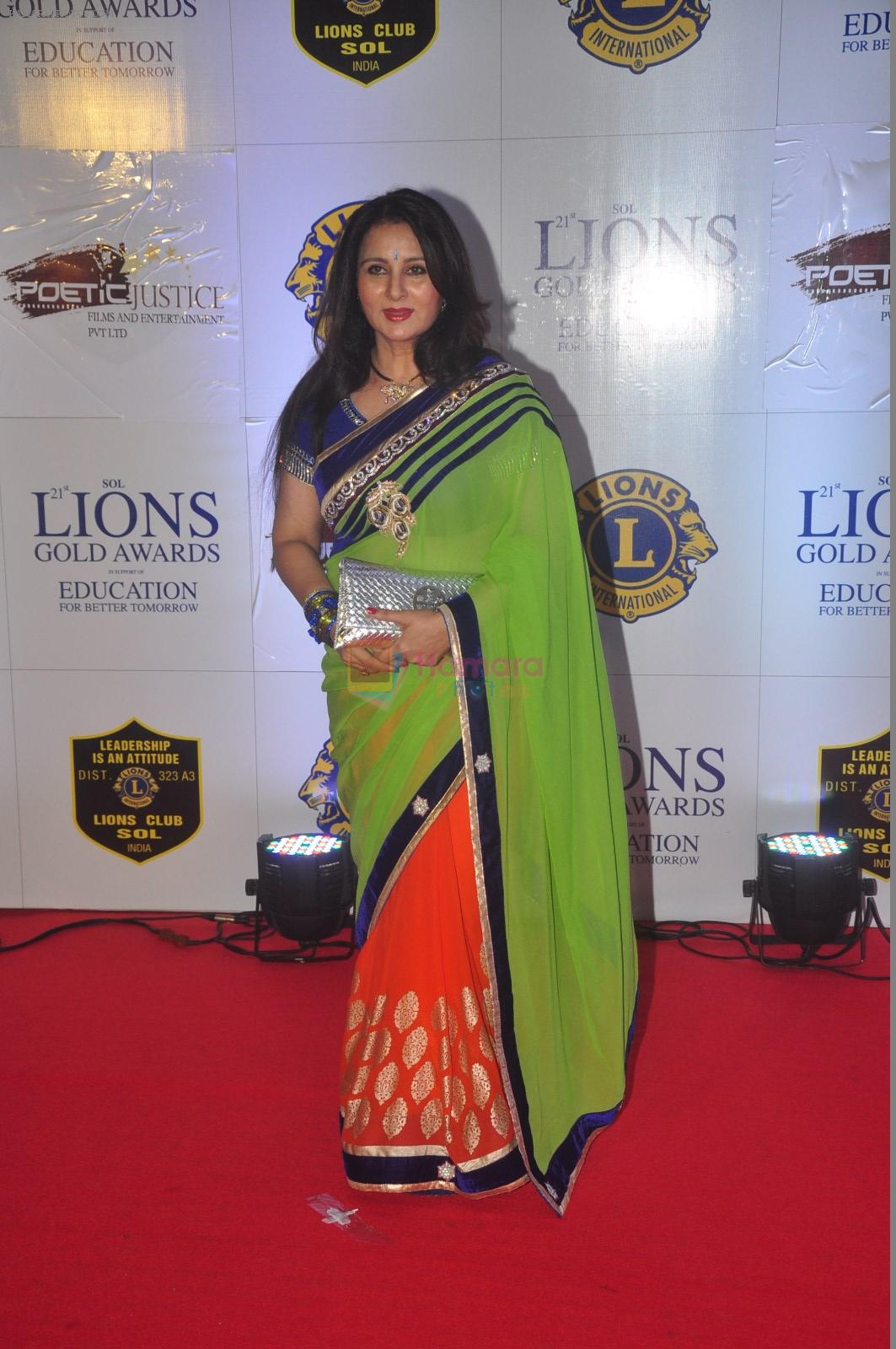 Poonam Dhillon at the 21st Lions Gold Awards 2015 in Mumbai on 6th Jan 2015